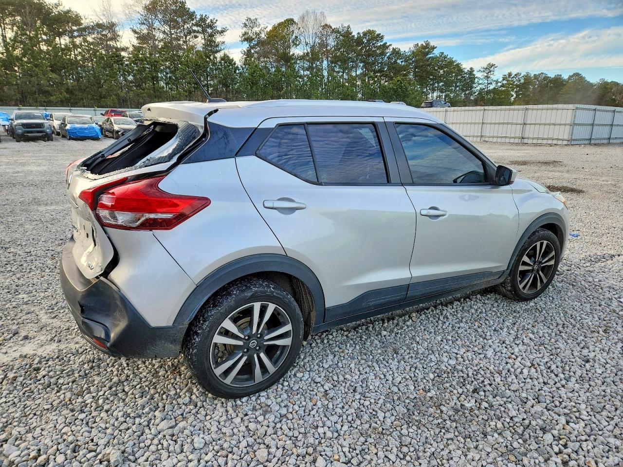 2019 NISSAN KICKS S photo 3