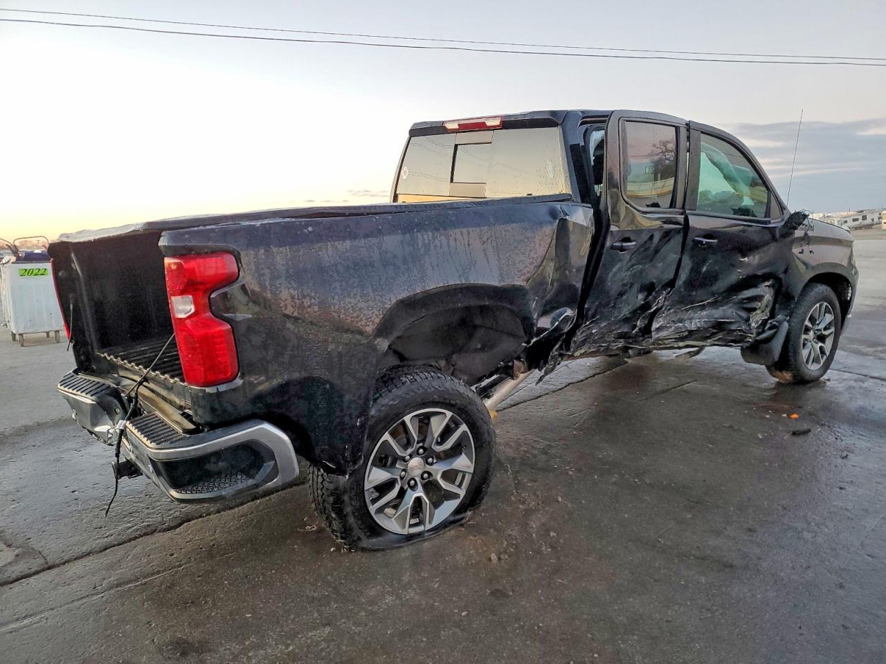 2024 CHEVROLET SILVERADO K1500 LT photo 3