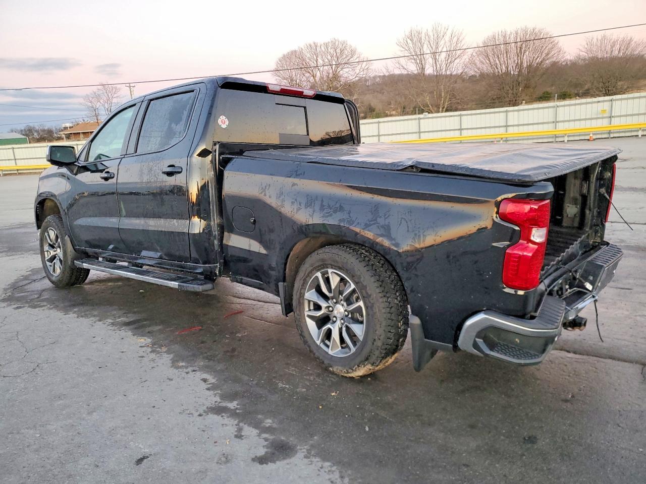 2024 CHEVROLET SILVERADO K1500 LT photo 2