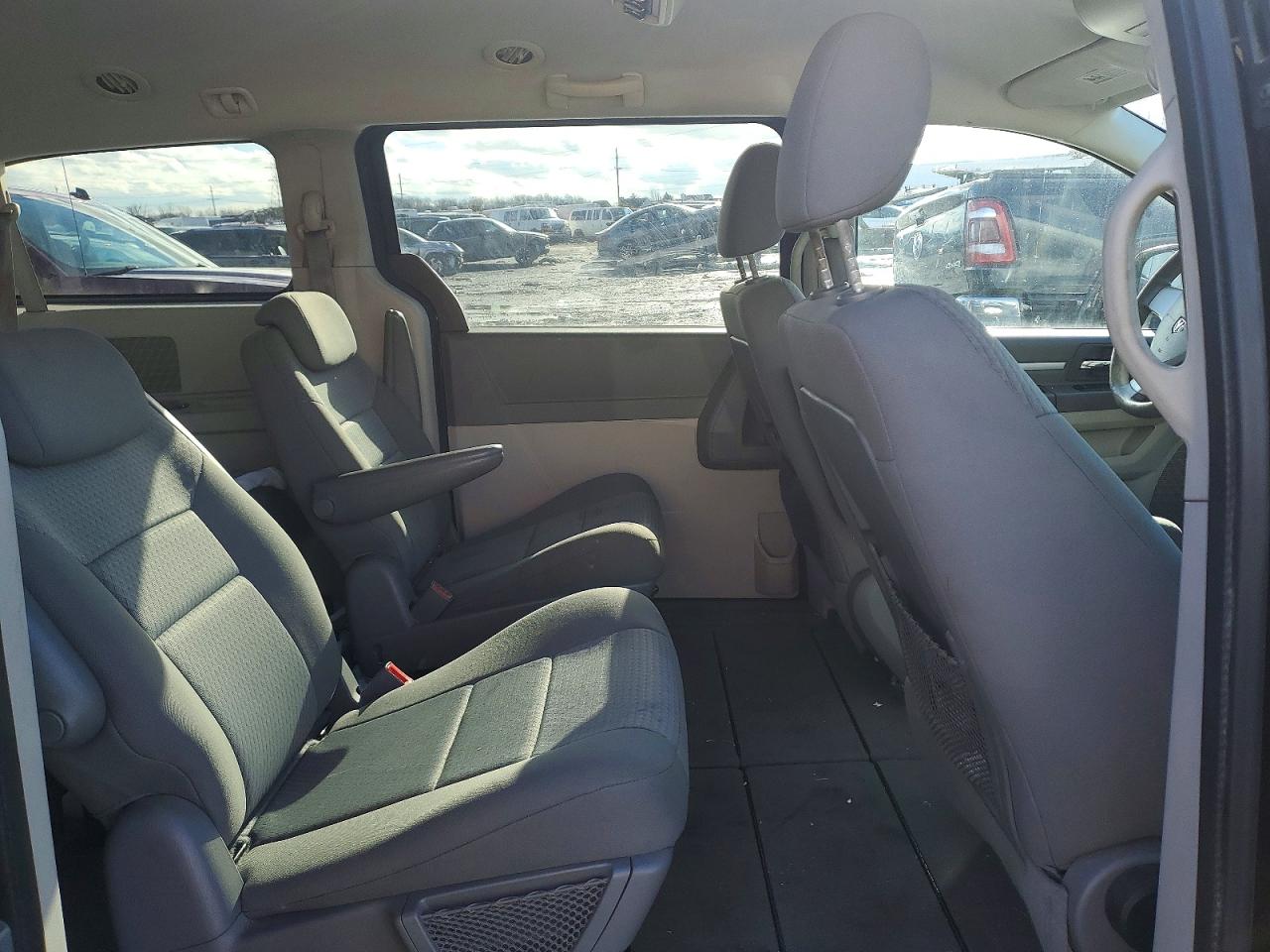2010 DODGE GRAND CARAVAN SE photo 11
