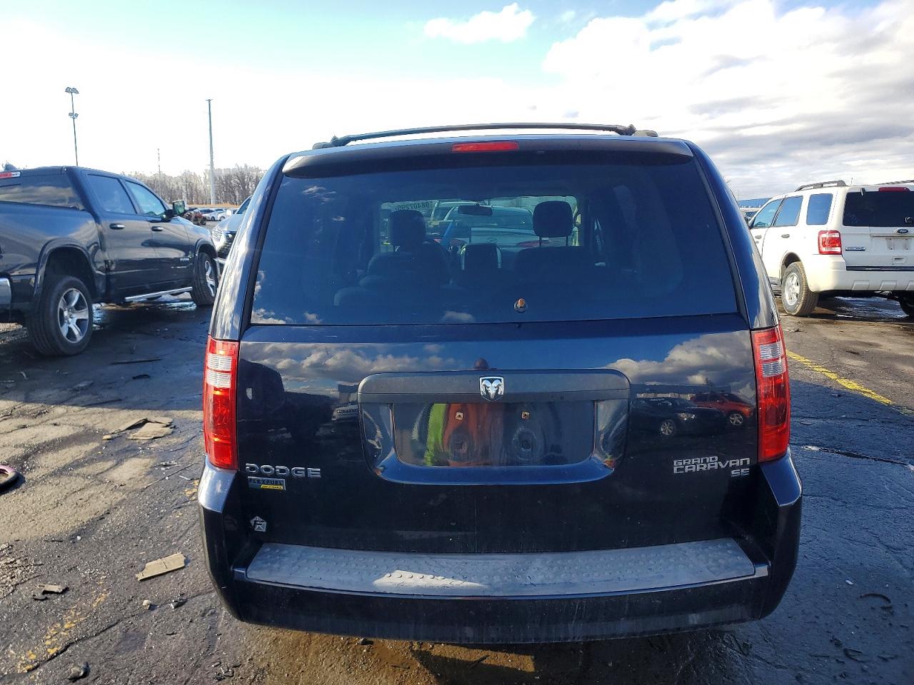 2010 DODGE GRAND CARAVAN SE photo 6