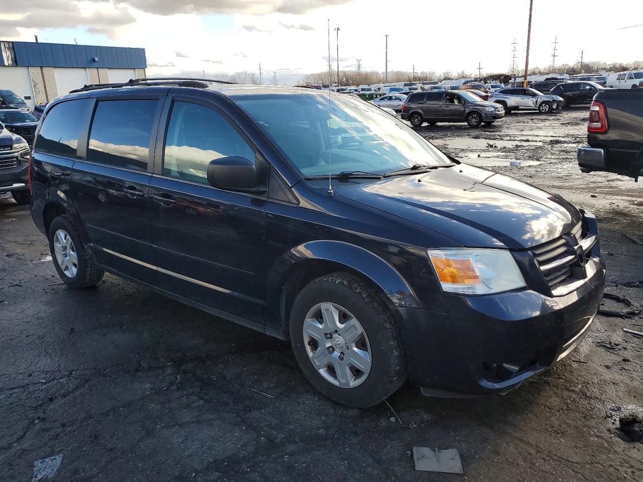 2010 DODGE GRAND CARAVAN SE photo 4