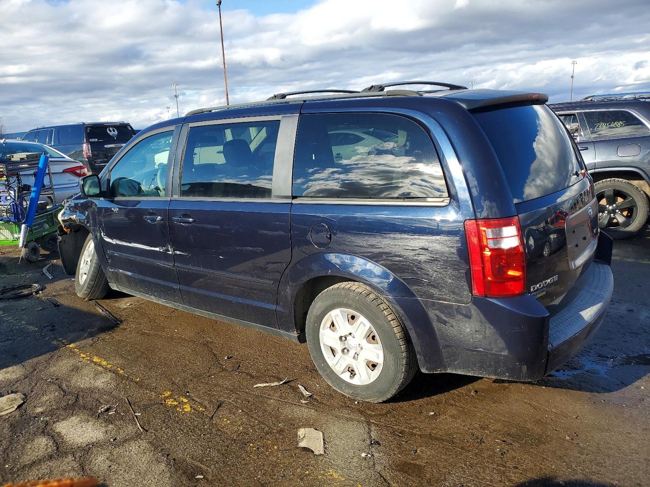 2010 DODGE GRAND CARAVAN SE photo 2