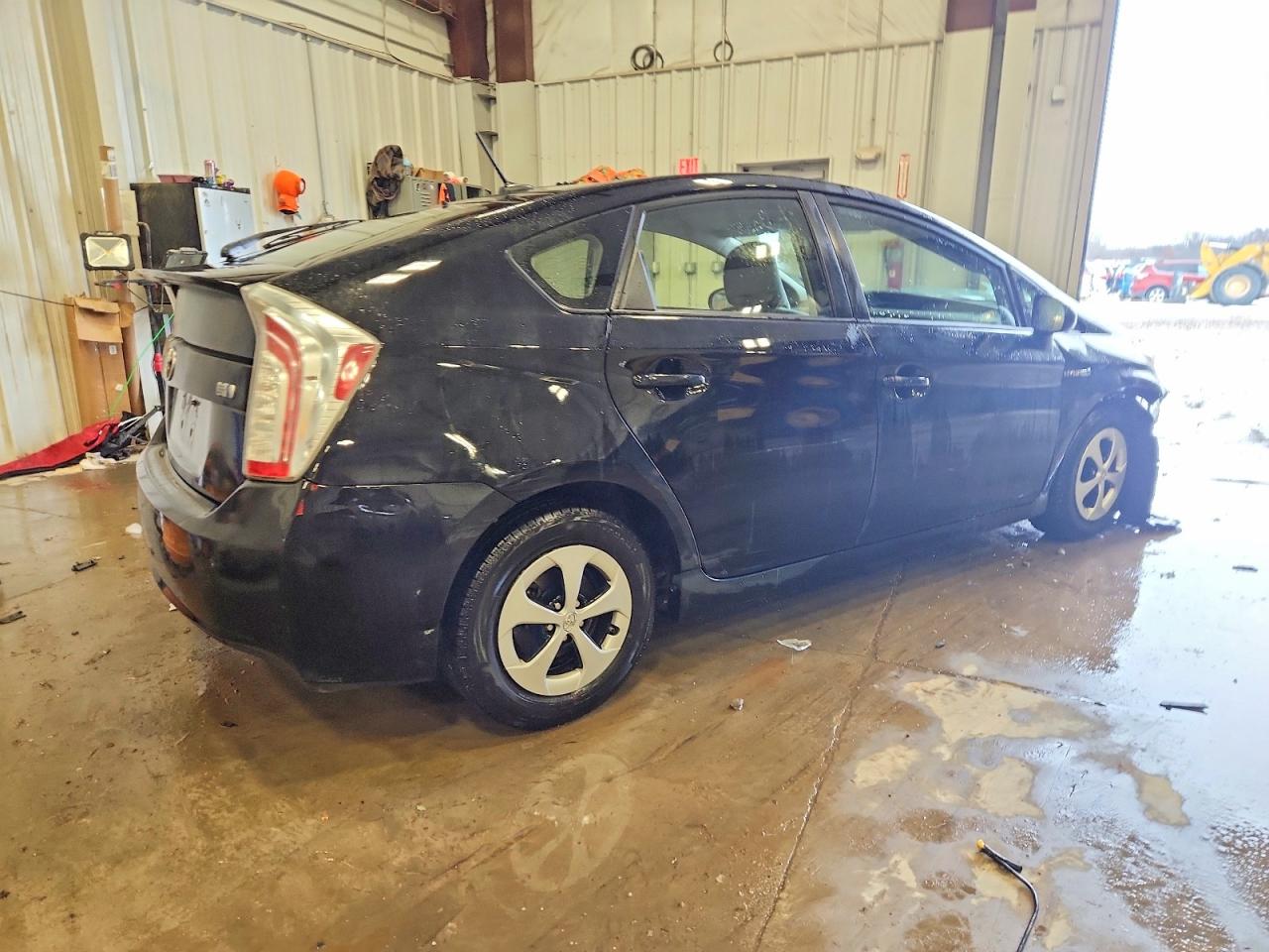 2013 TOYOTA PRIUS photo 3