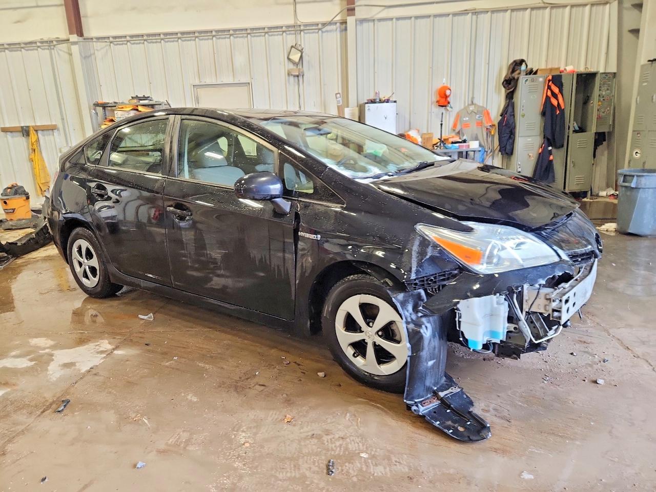 2013 TOYOTA PRIUS photo 4