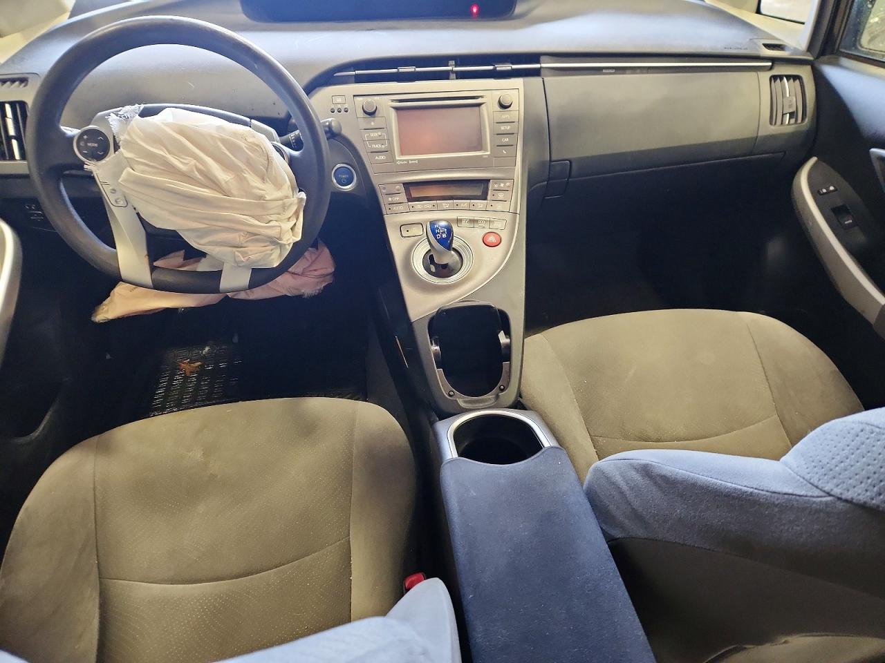 2013 TOYOTA PRIUS photo 8
