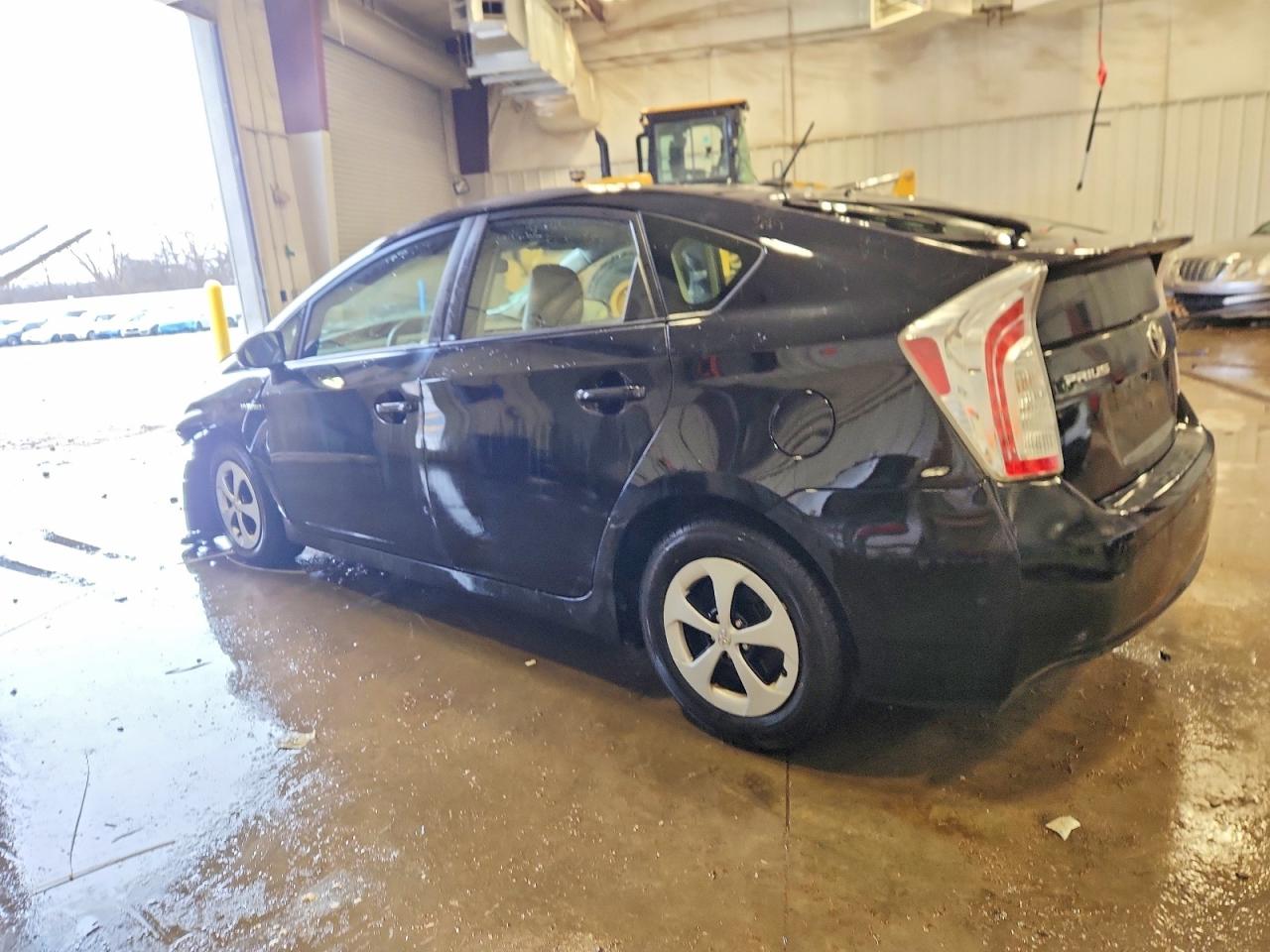 2013 TOYOTA PRIUS photo 2