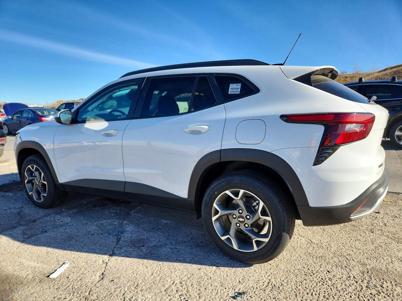 2025 CHEVROLET TRAX 1LT photo 2