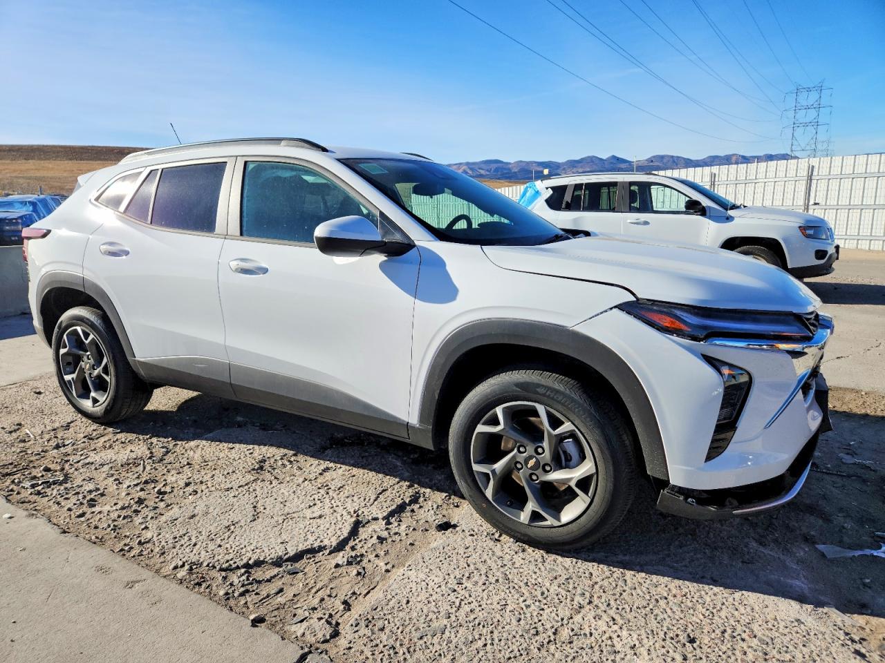 2025 CHEVROLET TRAX 1LT photo 4