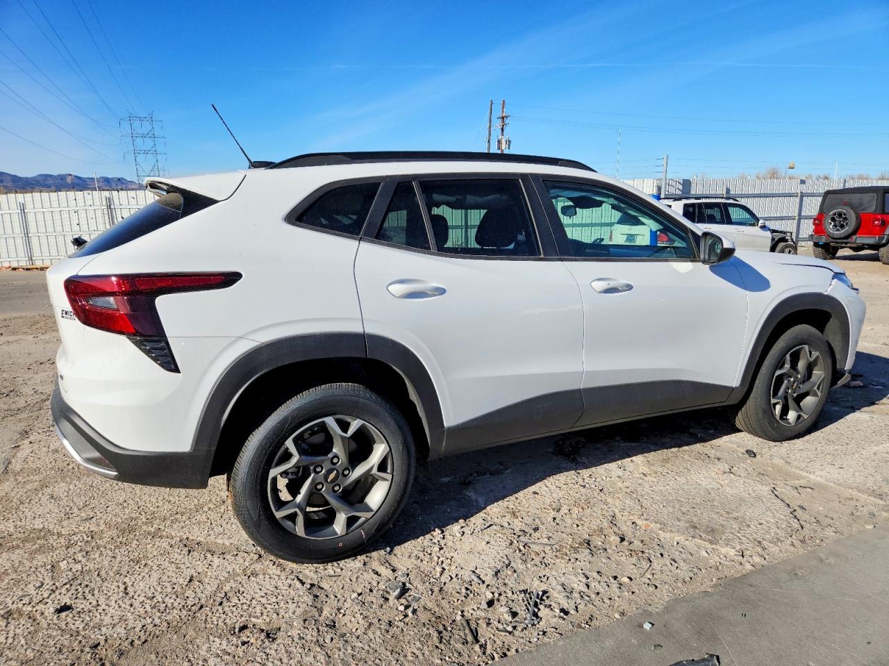 2025 CHEVROLET TRAX 1LT photo 3