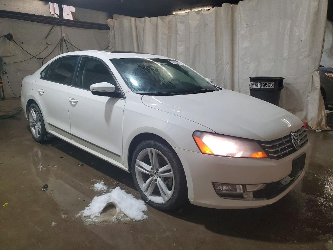 2014 VOLKSWAGEN PASSAT SEL photo 4