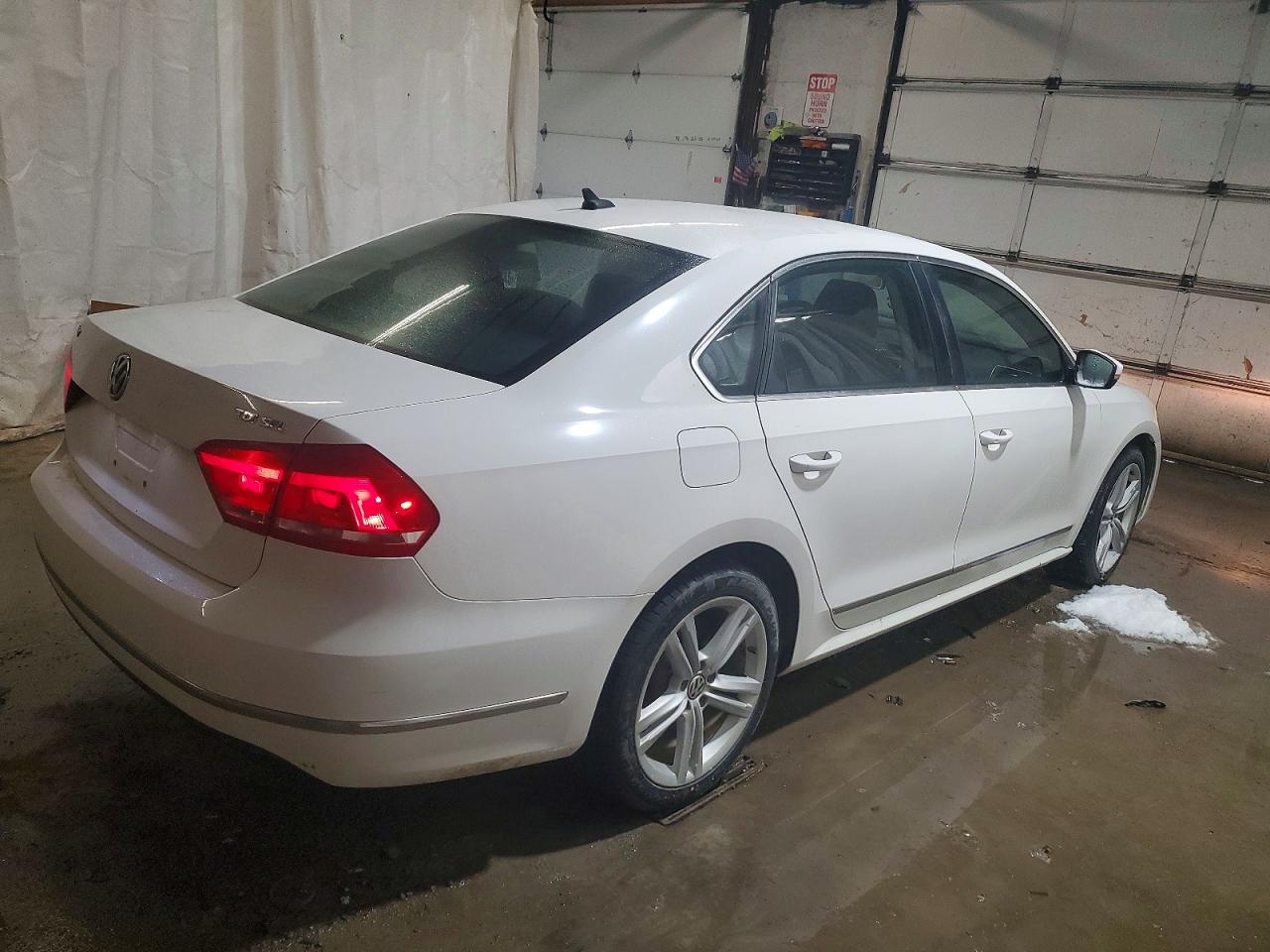 2014 VOLKSWAGEN PASSAT SEL photo 3