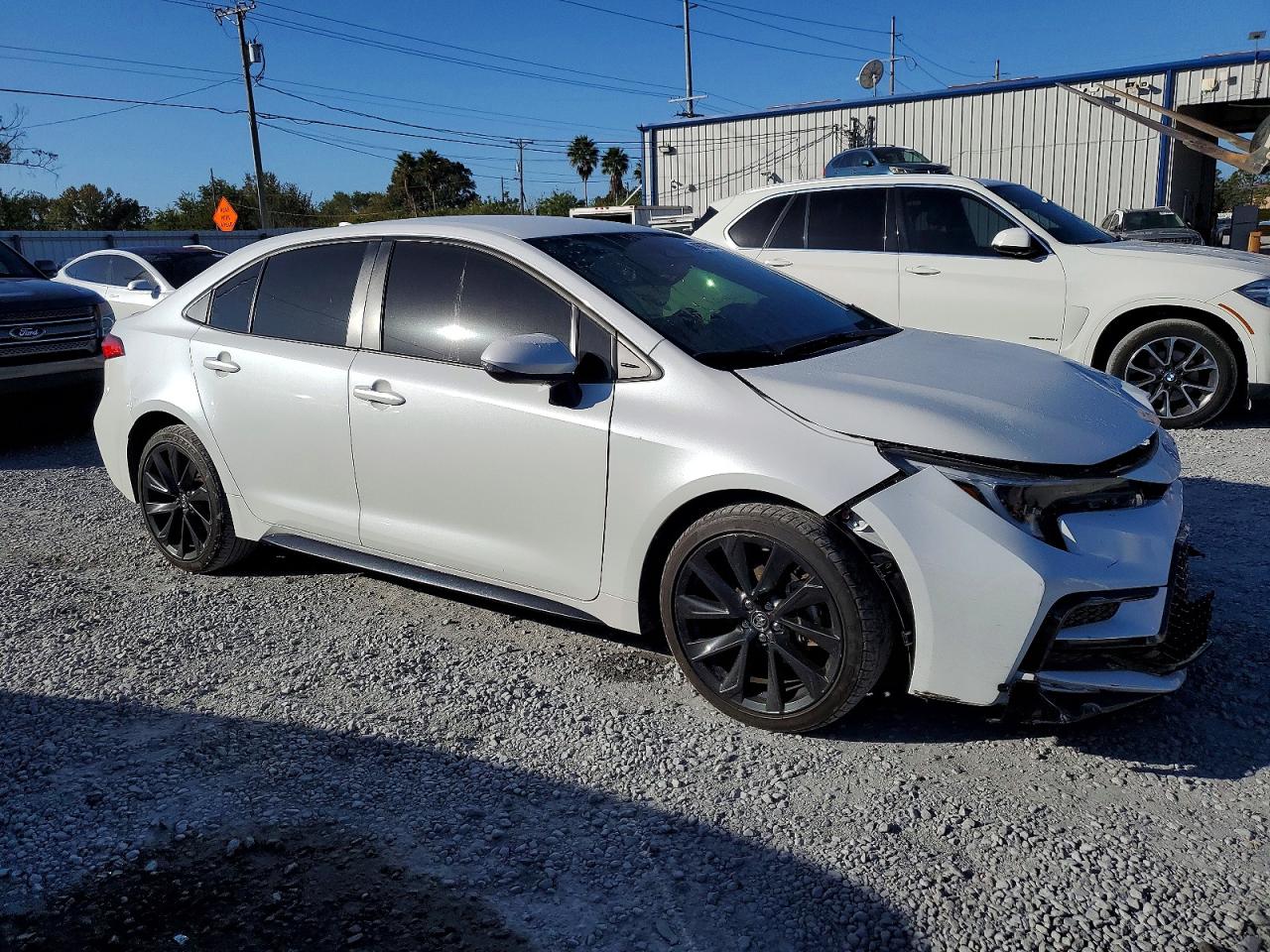 2024 TOYOTA COROLLA LE photo 4
