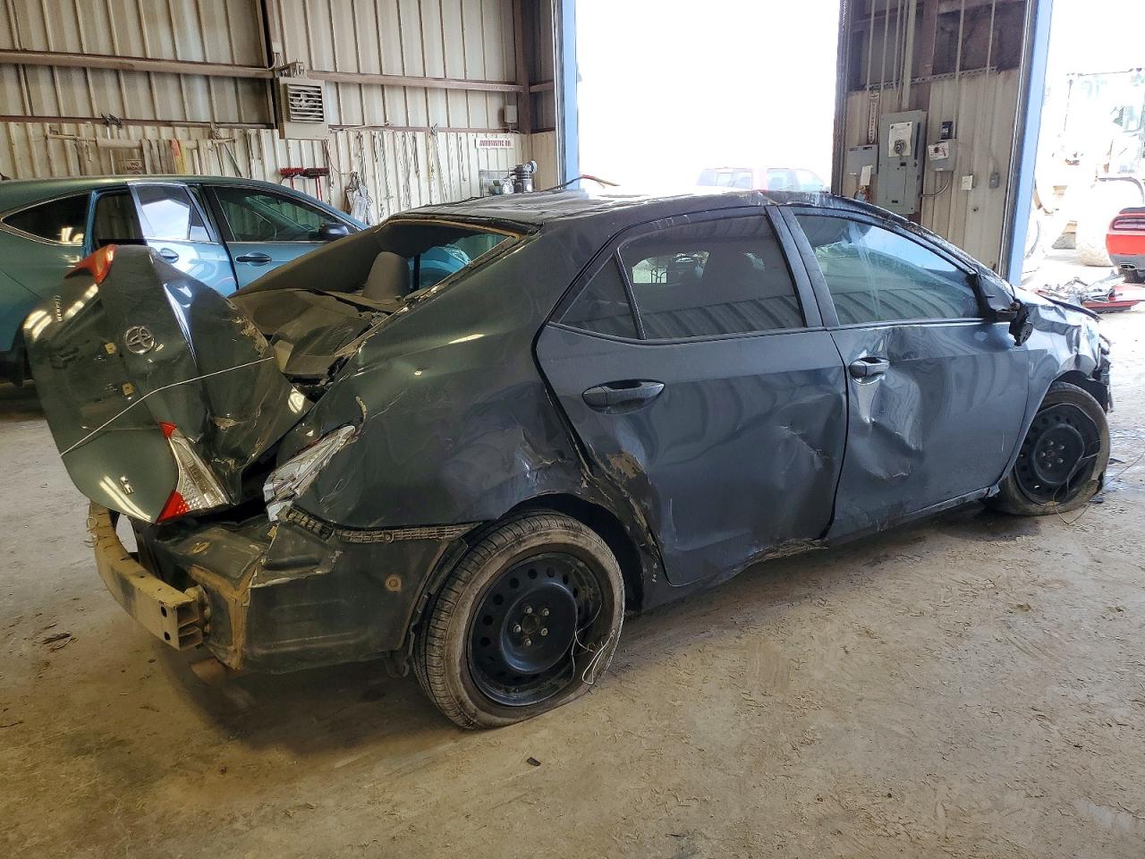 2017 TOYOTA COROLLA LE photo 3