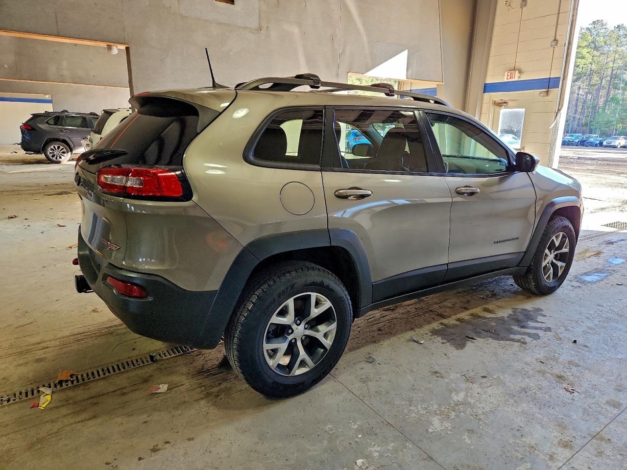 2017 JEEP CHEROKEE TRAILHAWK photo 3