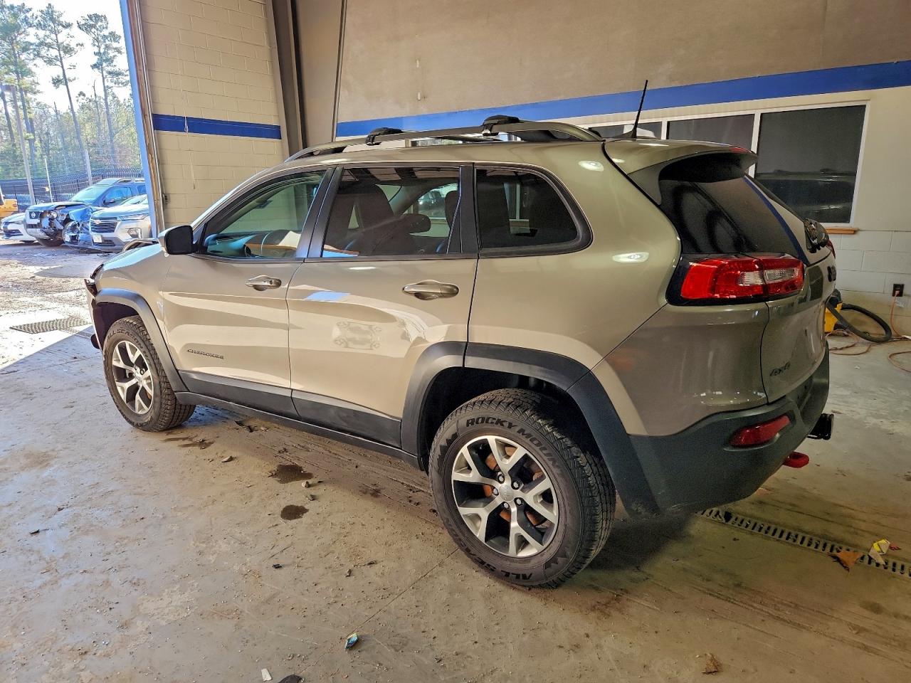 2017 JEEP CHEROKEE TRAILHAWK photo 2