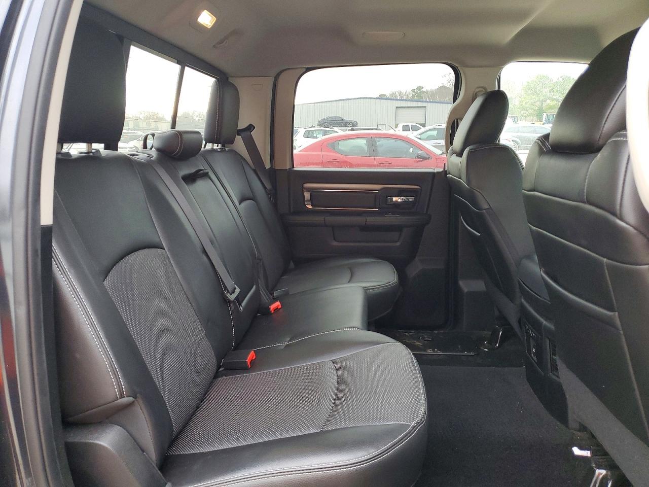 2015 RAM 1500 photo 10