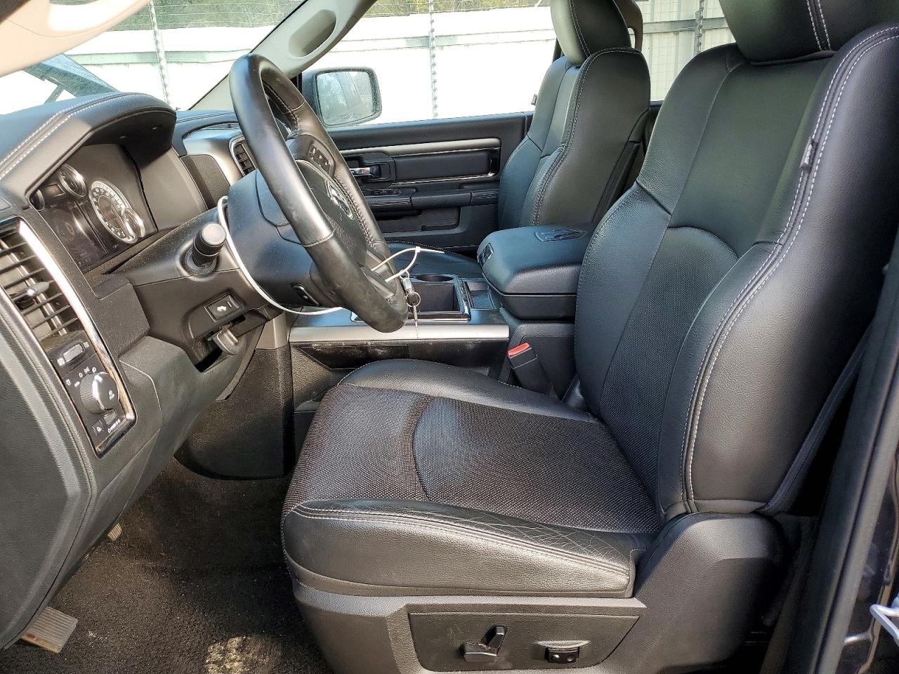 2015 RAM 1500 photo 7