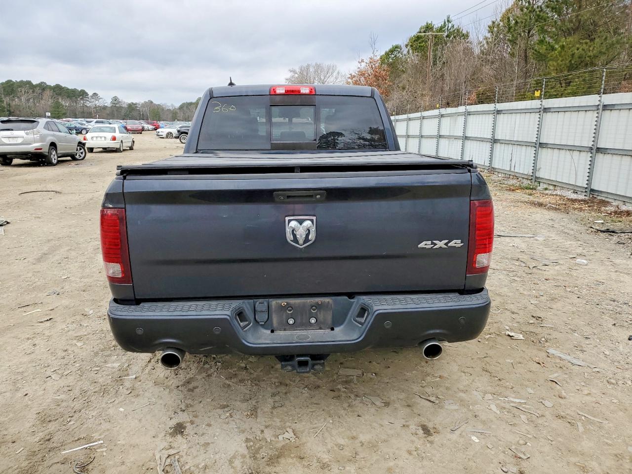 2015 RAM 1500 photo 6