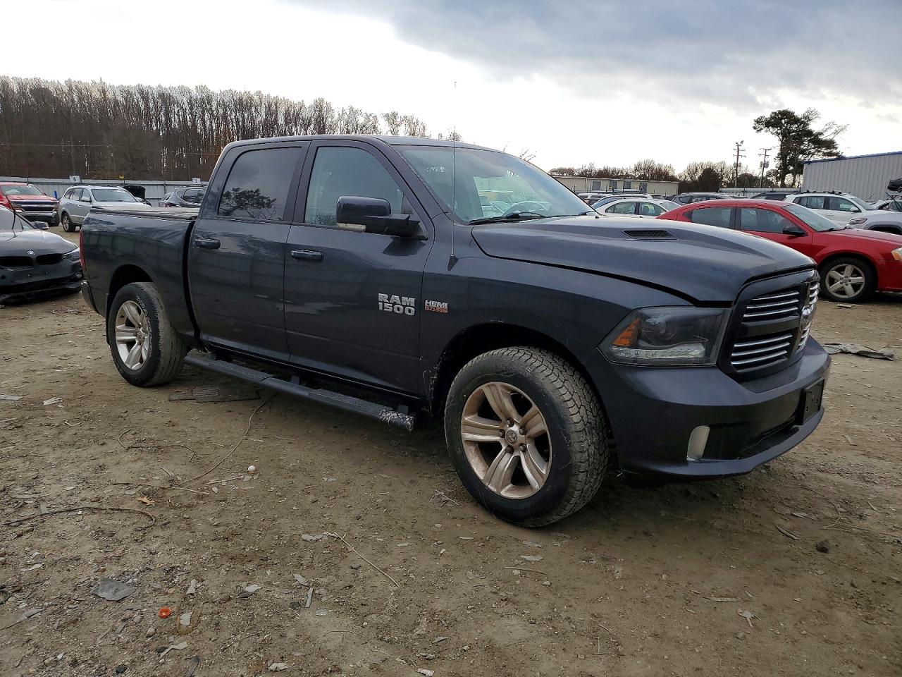 2015 RAM 1500 photo 4
