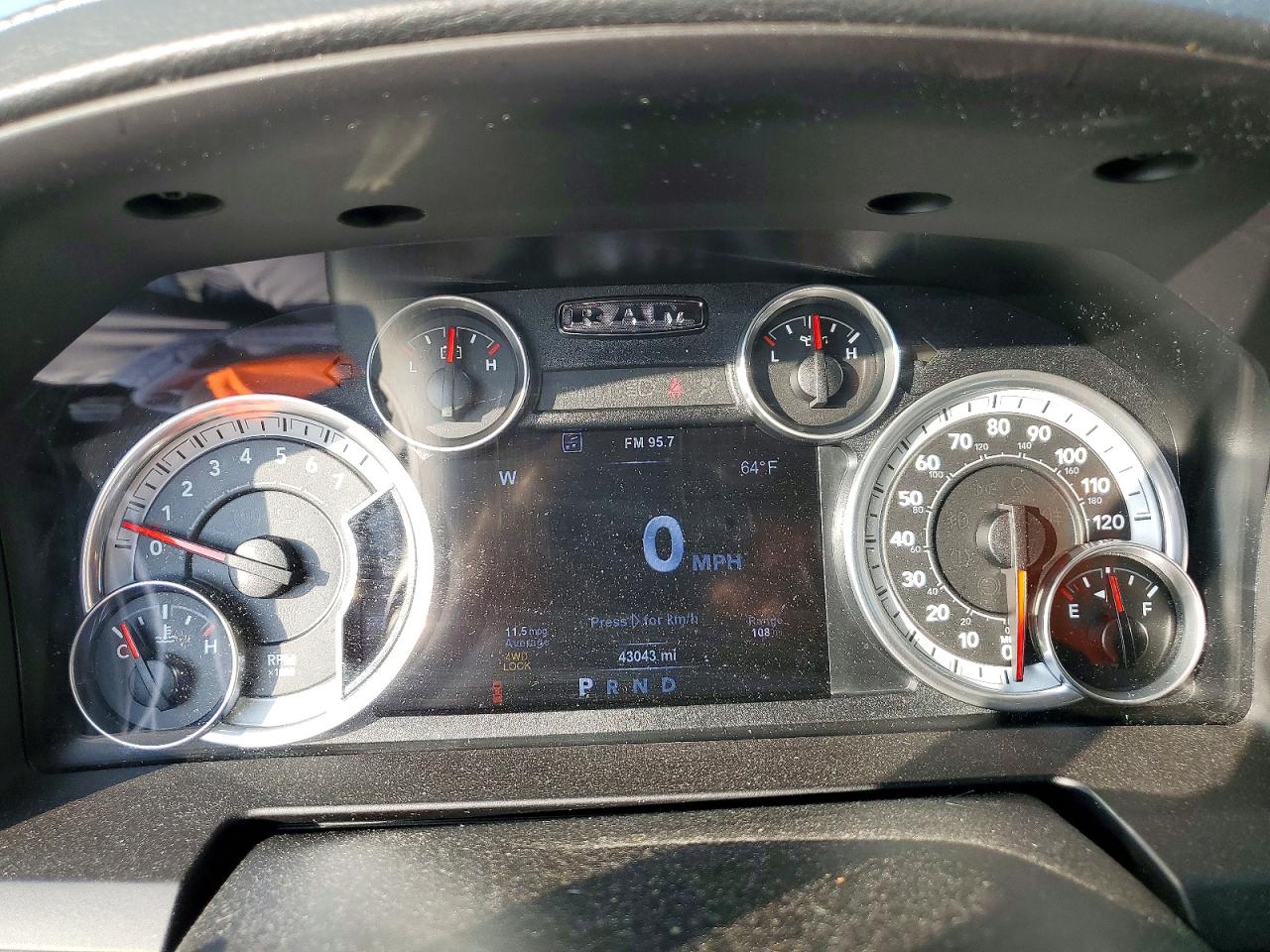 2015 RAM 1500 photo 9