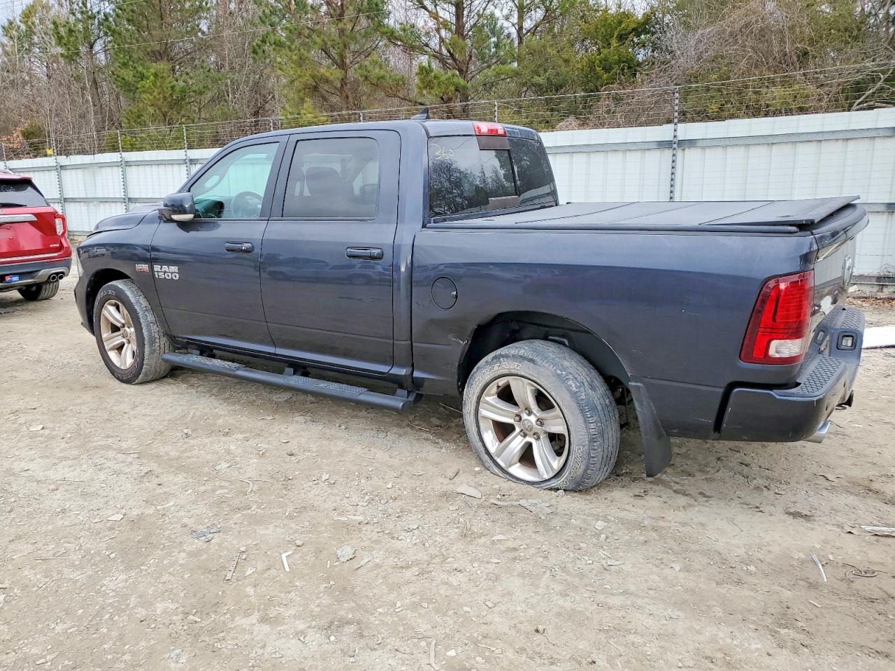 2015 RAM 1500 photo 2