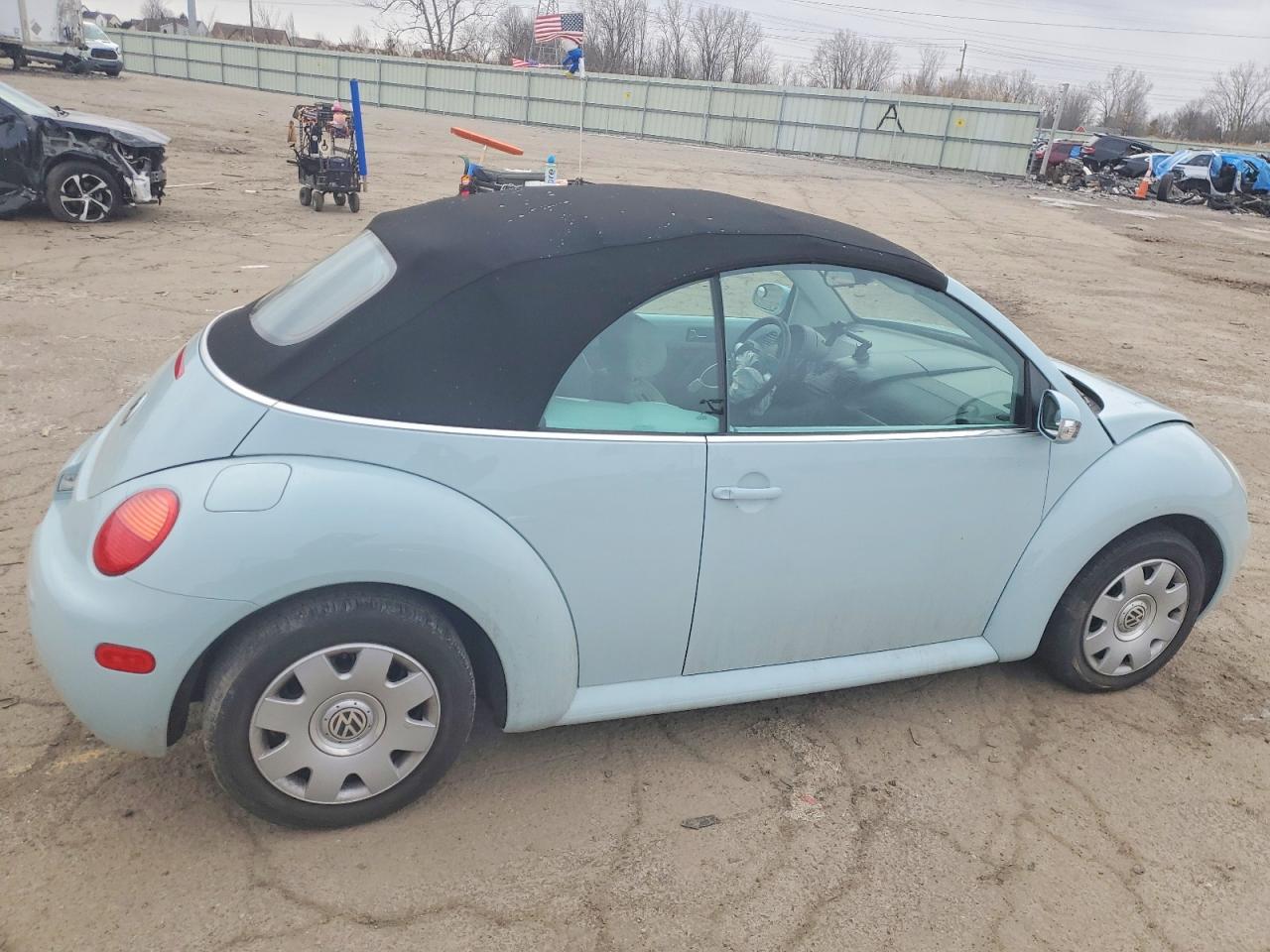 2005 VOLKSWAGEN NEW BEETLE GL photo 3