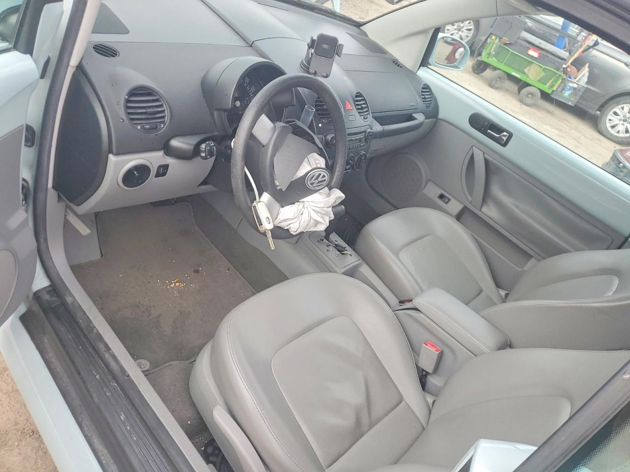 2005 VOLKSWAGEN NEW BEETLE GL photo 8