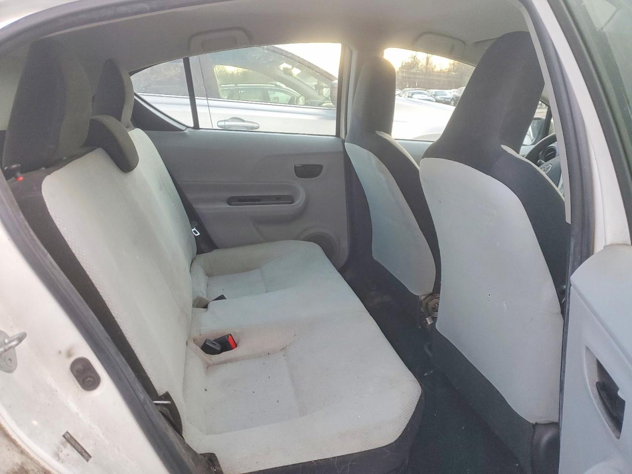 2013 TOYOTA PRIUS C photo 10