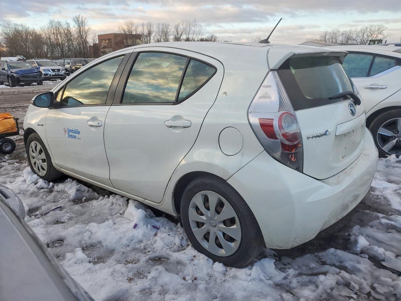 2013 TOYOTA PRIUS C photo 2