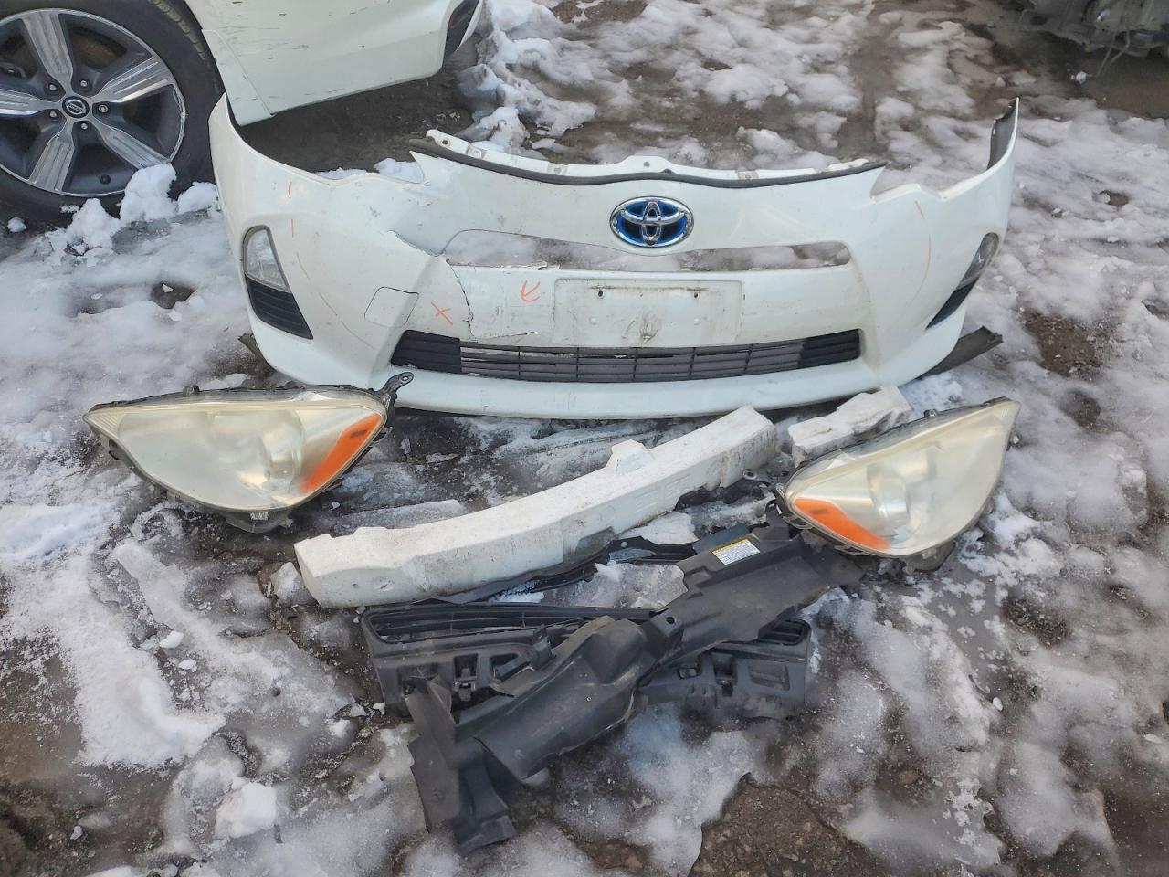 2013 TOYOTA PRIUS C photo 12