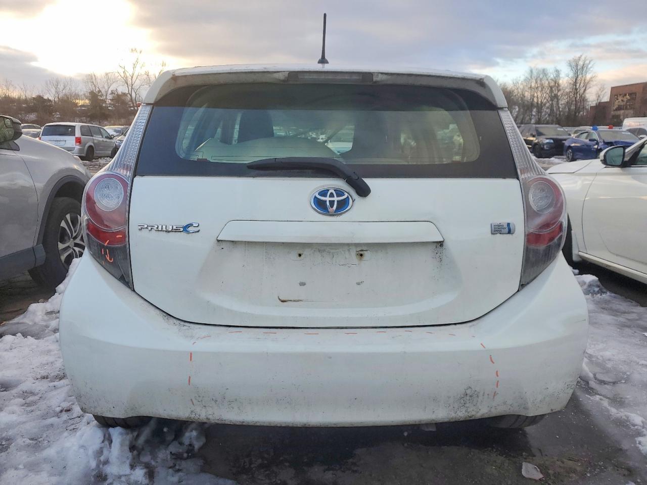 2013 TOYOTA PRIUS C photo 6