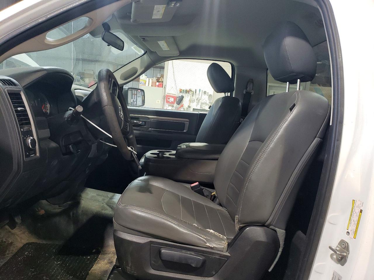 2016 RAM 1500 ST photo 7
