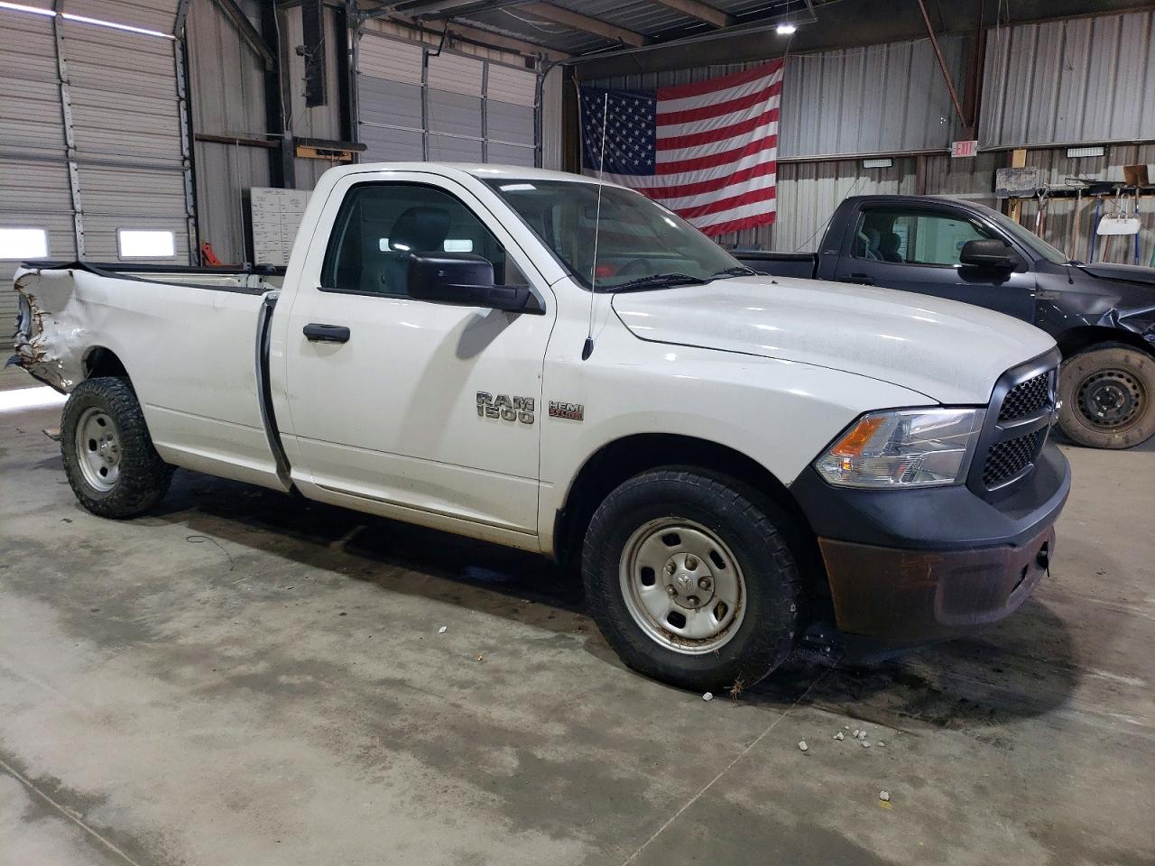 2016 RAM 1500 ST photo 4