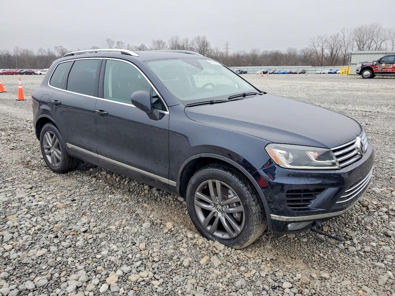 2016 VOLKSWAGEN TOUAREG SPORT photo 4