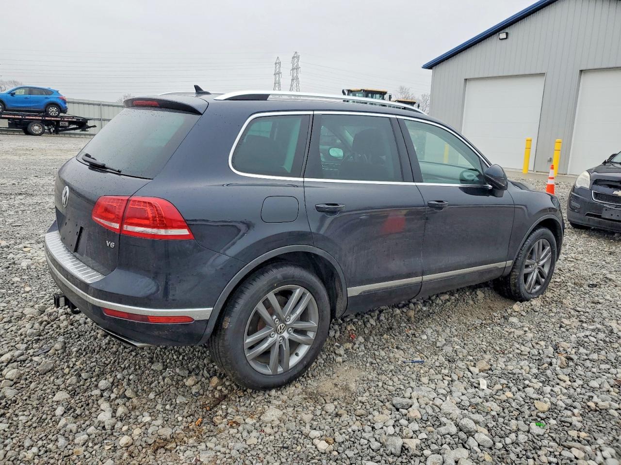 2016 VOLKSWAGEN TOUAREG SPORT photo 3