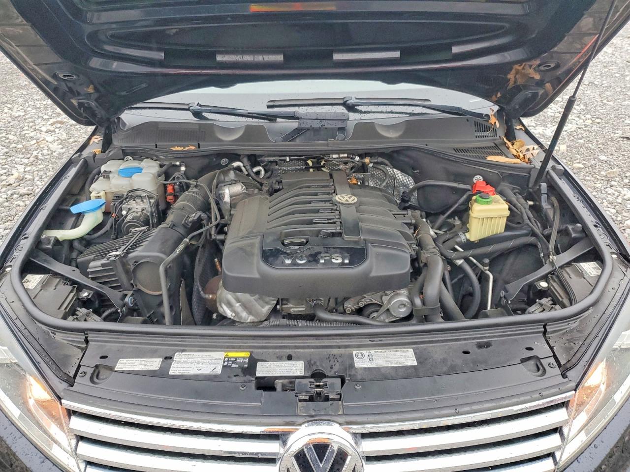 2016 VOLKSWAGEN TOUAREG SPORT photo 12
