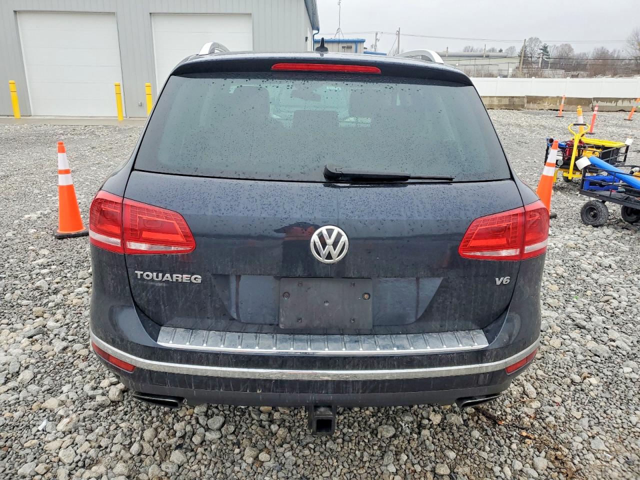 2016 VOLKSWAGEN TOUAREG SPORT photo 6