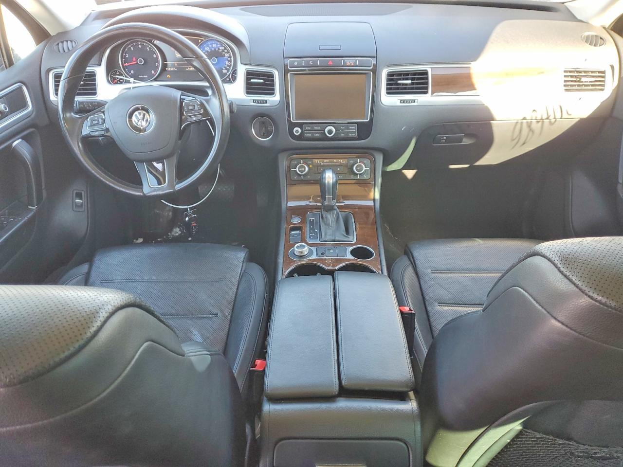 2016 VOLKSWAGEN TOUAREG SPORT photo 8