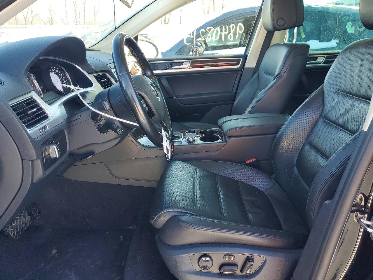 2016 VOLKSWAGEN TOUAREG SPORT photo 7