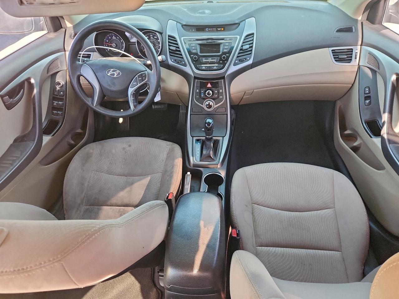 2016 HYUNDAI ELANTRA SE photo 8