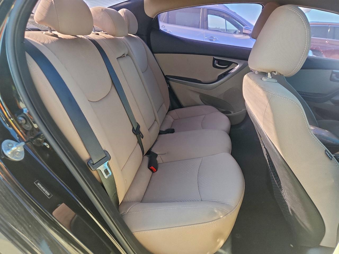 2016 HYUNDAI ELANTRA SE photo 10