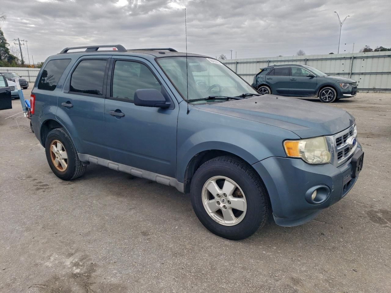 2011 FORD ESCAPE XLT photo 4