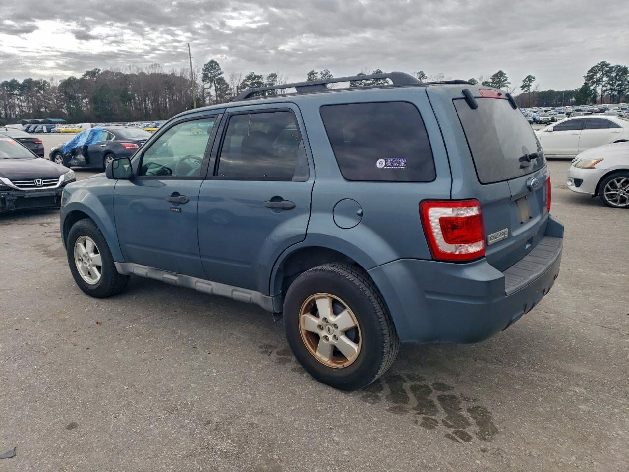 2011 FORD ESCAPE XLT photo 2