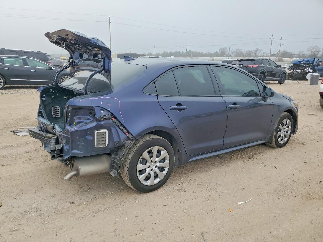 2025 TOYOTA COROLLA LE photo 3