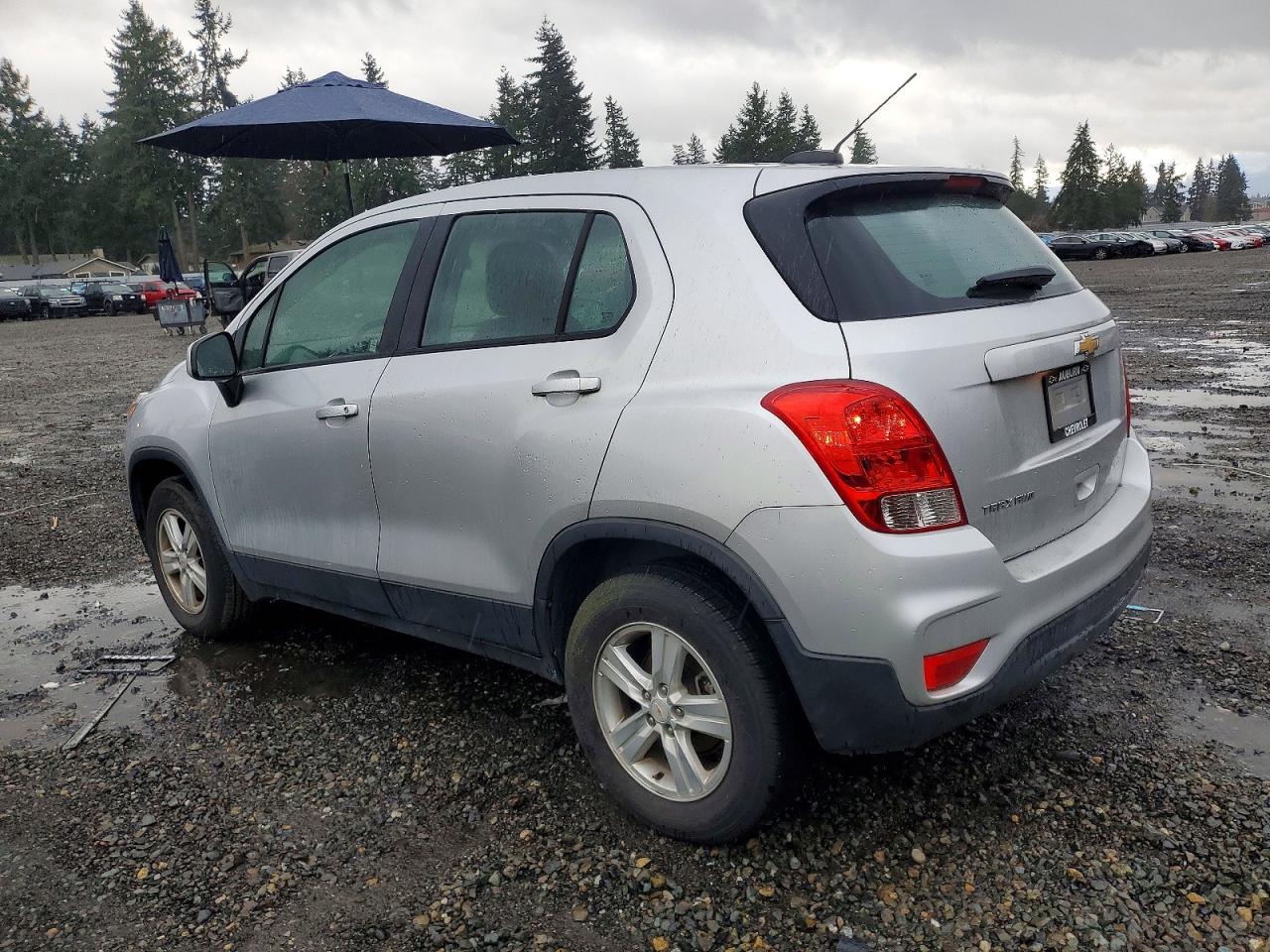 2017 CHEVROLET TRAX LS photo 2