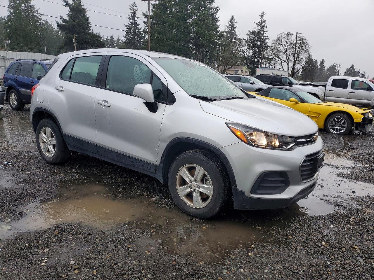 2017 CHEVROLET TRAX LS photo 4