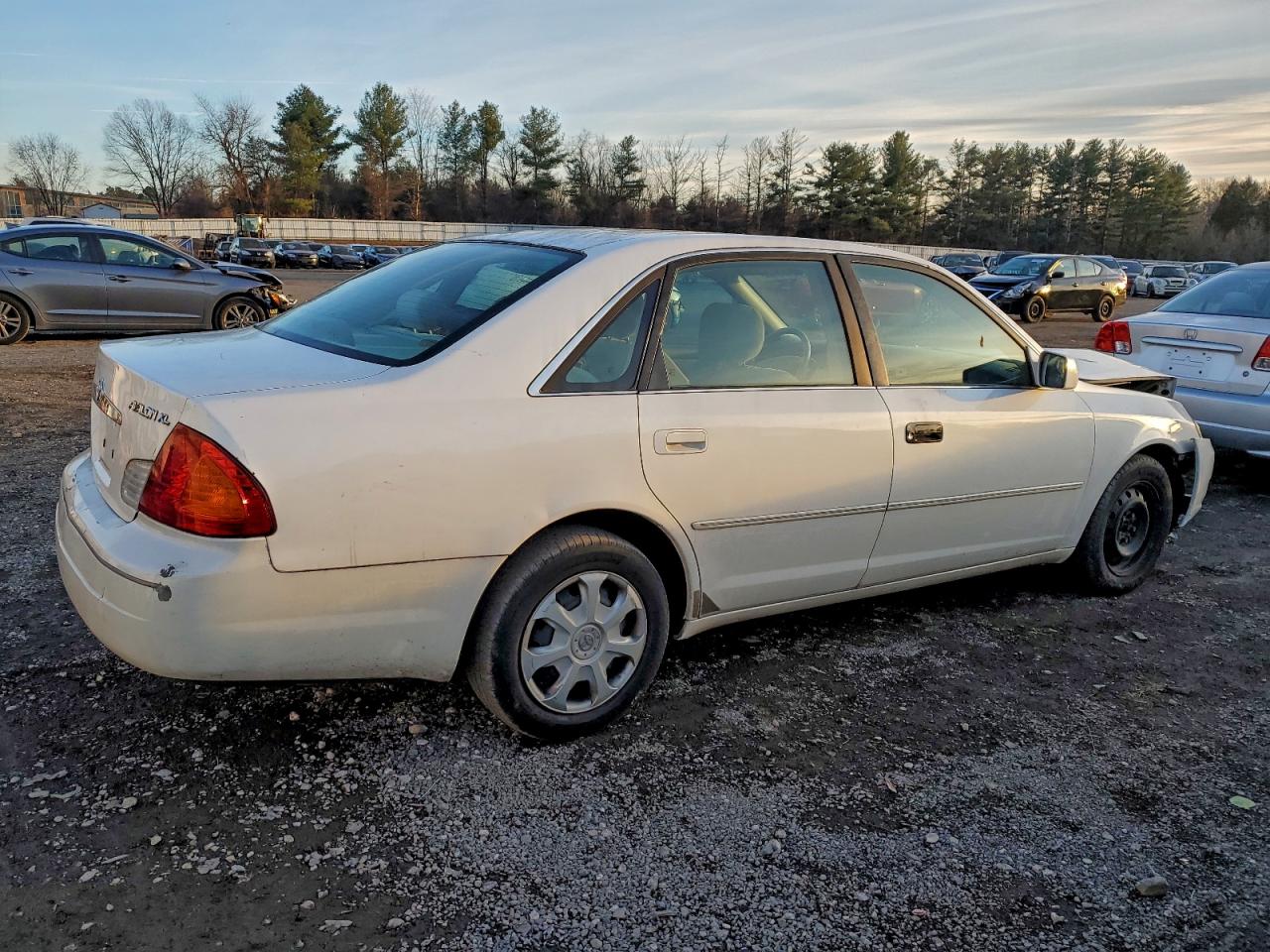 2000 TOYOTA AVALON XL photo 3