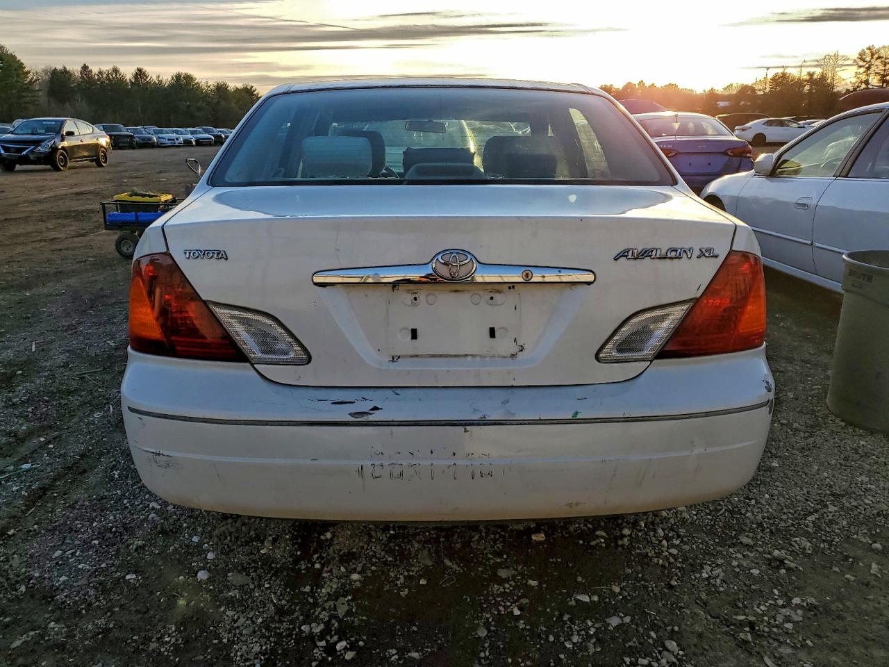 2000 TOYOTA AVALON XL photo 6