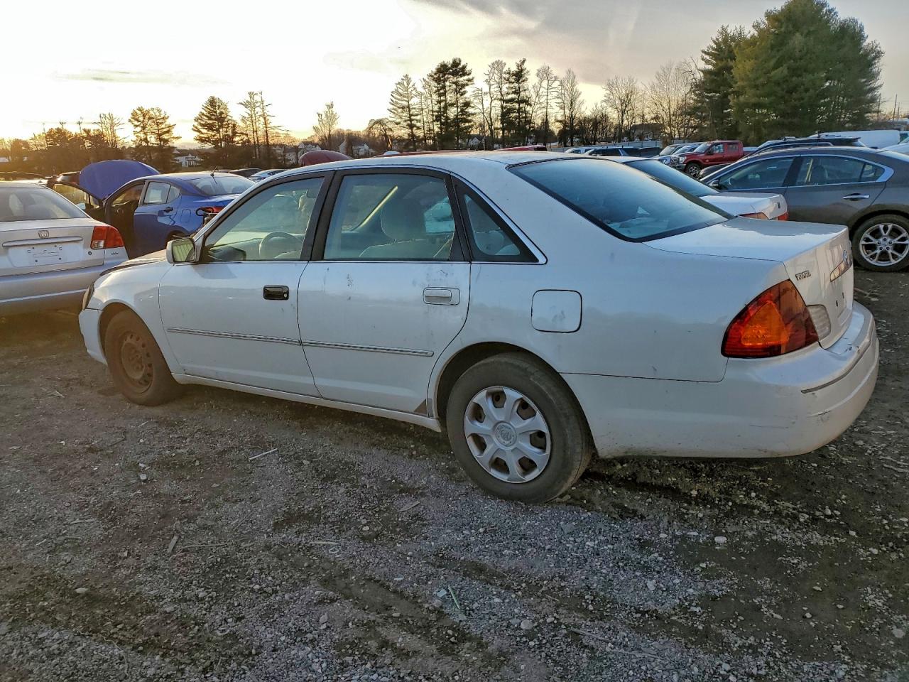 2000 TOYOTA AVALON XL photo 2